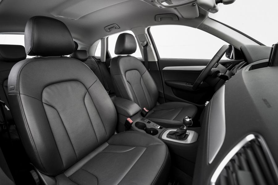 Интерьер Audi Q3 1.4 TFSI (8U) 2016 года  (LA) (фото 5 из 14)